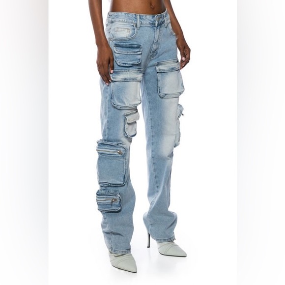 All over pocket detail relaxed fit jeans - Picture 2 of 3